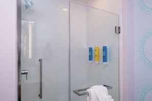 Rideaux dâobscurcissement, fer et planche Ă repasser