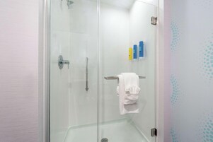 Cortinas blackout, tabla de planchar con plancha y wifi gratis 