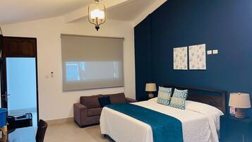 Standard-studiosviitti | Ylelliset vuodevaatteet, untuvapeitot, minibaari, tallelokero huoneessa