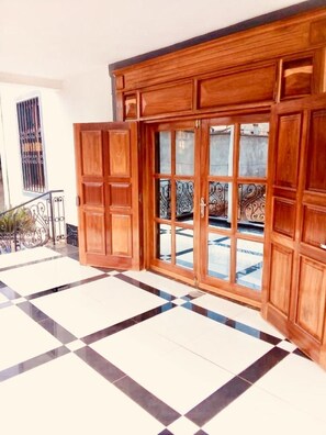 المنشأة من الداخل