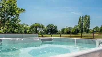 Bañera de hidromasaje exterior