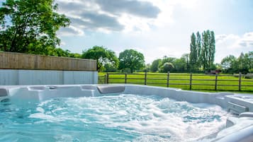 Bañera de hidromasaje exterior