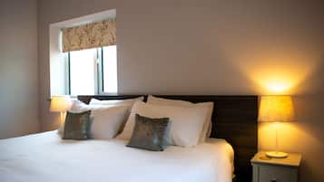 4 habitaciones, tabla de planchar con plancha, wifi y ropa de cama