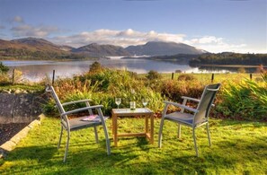 Property grounds - Tigh Grianach - a cottage that sleeps 6 guests in 3 bedrooms (Oban)