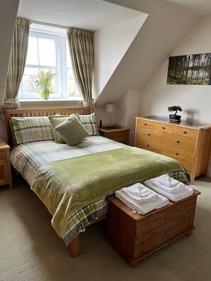 3 bedrooms, internet, bed sheets