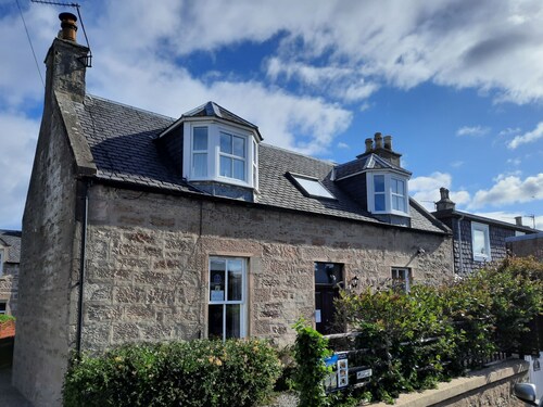 The Nairn House -  a house that sleeps 6 guests  in 3 bedrooms