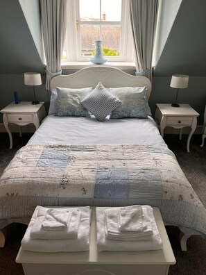 3 bedrooms, internet, bed sheets
