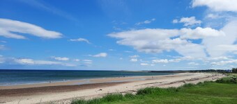 The Nairn House -  a house that sleeps 6 guests  in 3 bedrooms