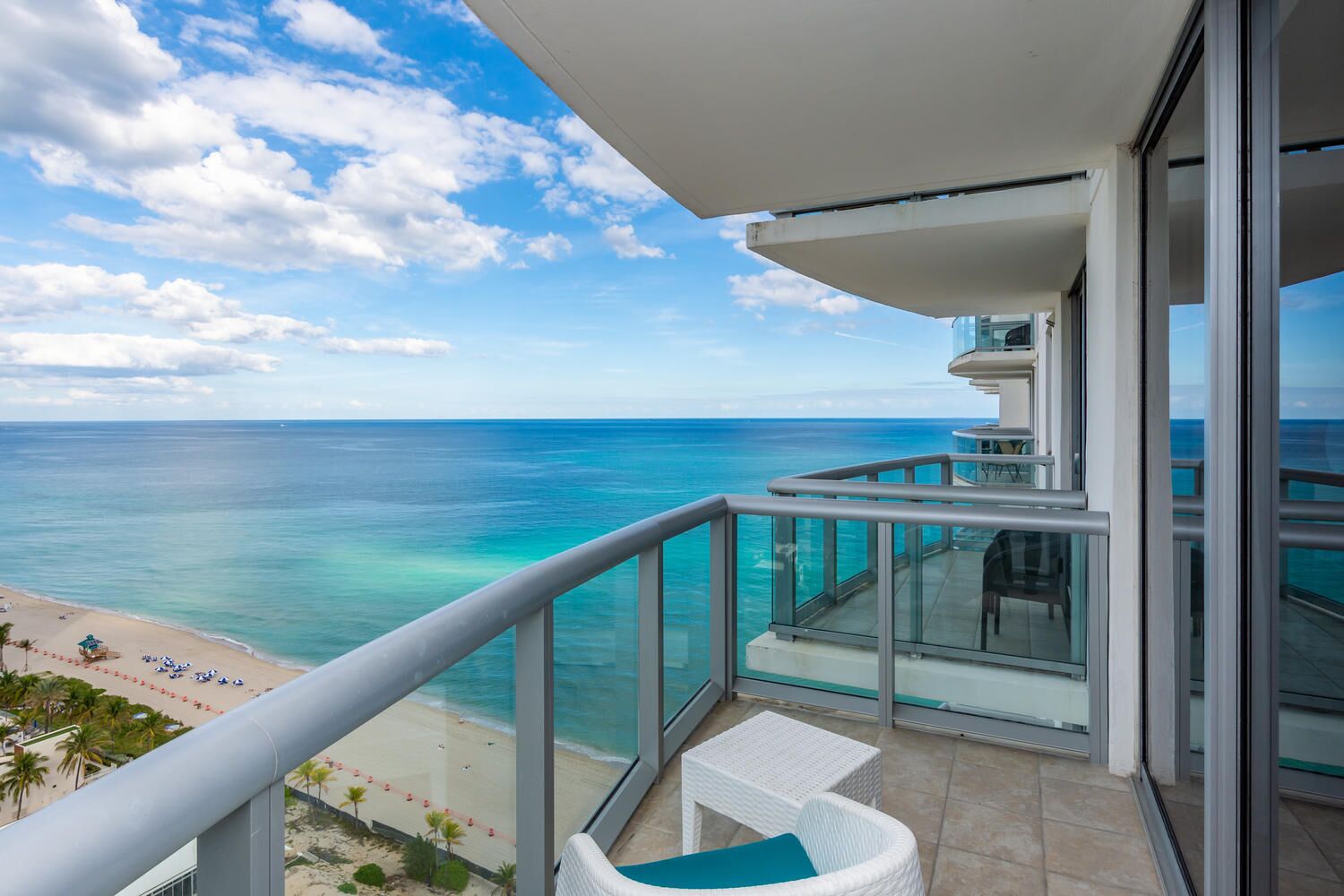 Marenas Resort Sunny Isles 25 Floor Ocean view 1/1