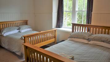 6 bedrooms, WiFi, bed sheets