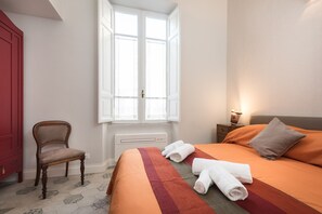 3 chambres, coffres-forts dans les chambres, fer et planche à repasser