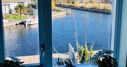 Riverside Lemmer with jetty