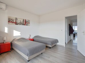 2 bedrooms, iron/ironing board, WiFi, bed sheets