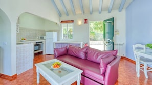 TV, fireplace - Los Algarrobales - El Paraiso Montecorto by Ruralidays (Málaga)