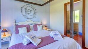 1 slaapkamer, een strijkplank/strijkijzer, reisbedje, wifi