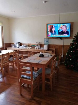 Free daily continental breakfast - Hostal Casa Miranda (Natales)