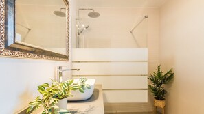 Douche, séchoir à cheveux