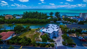 Exterior - Looking for the perfect vacation rental? (Sarasota)