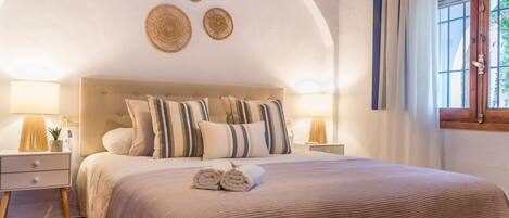 2 slaapkamers, een strijkplank/strijkijzer, reisbedje, wifi