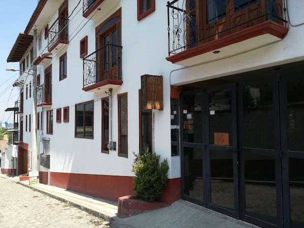 Fachada de la propiedad