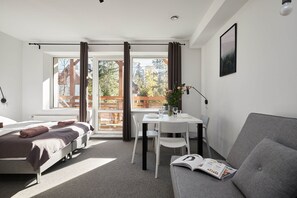 Bureau, rideaux occultants, Wi-Fi gratuit, draps fournis