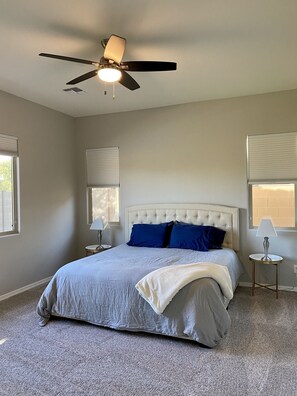 4 bedrooms, iron/ironing board, free WiFi, bed sheets - 4 bed 3.5 bath modern ranch home with private pool/spa and golf course view (Goodyear)
