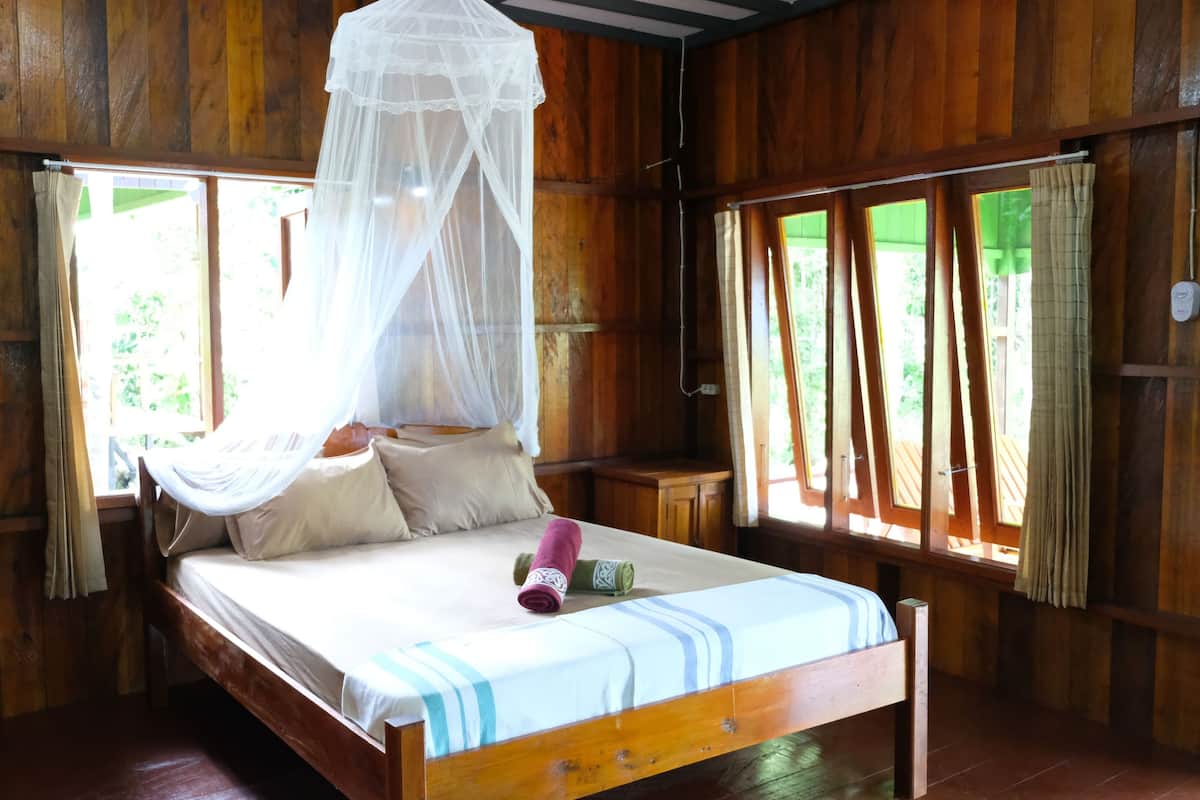 Lake View Double Villa | 1 bedroom, bed sheets