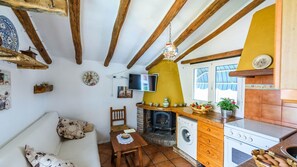 TV, fireplace - Sierra Tejeda - Atico Pasero Alcaucín by Ruralidays (Málaga)