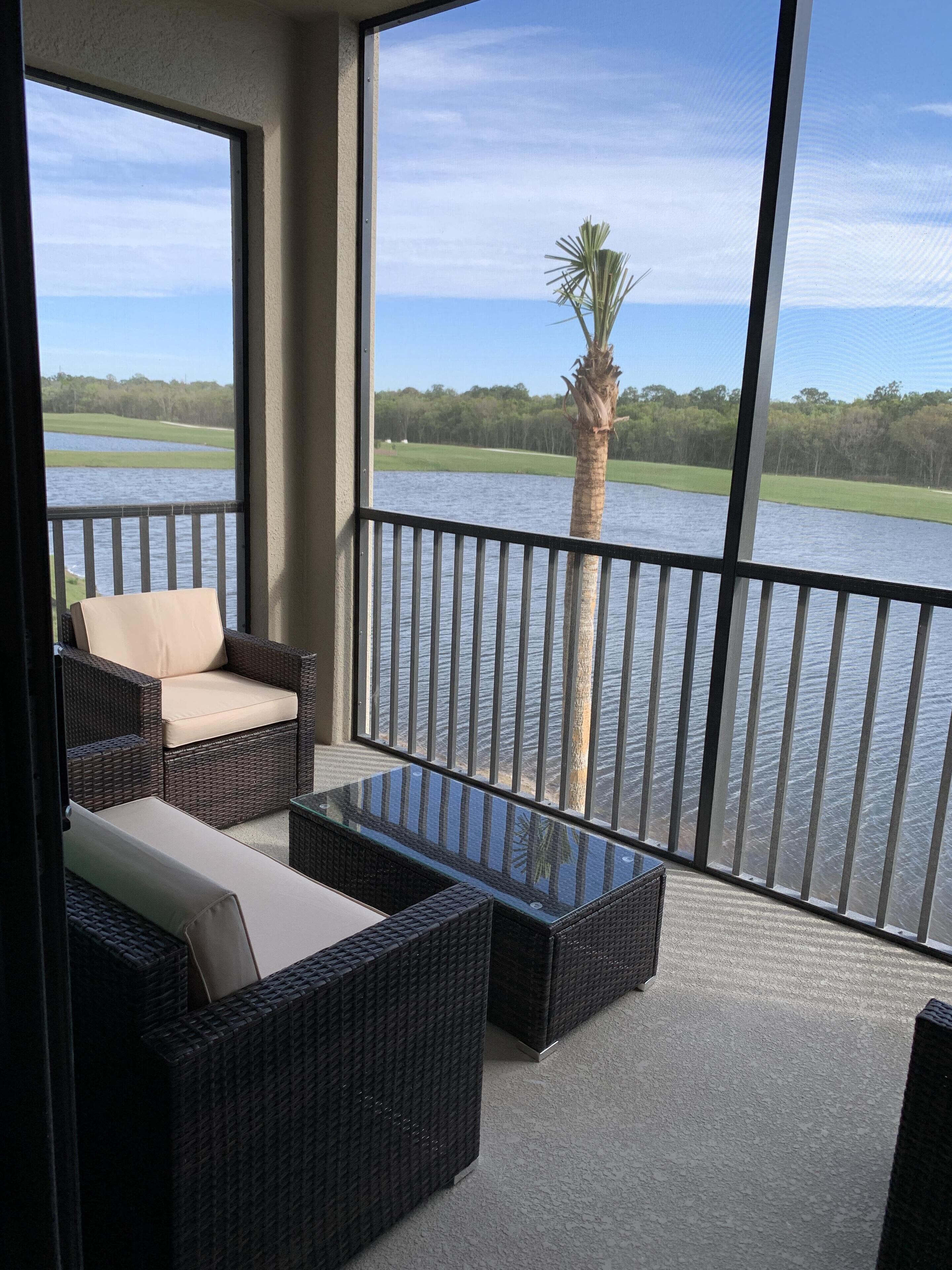 Alluring 2/bed, 2/bath condo in unforgettable Lakewood National