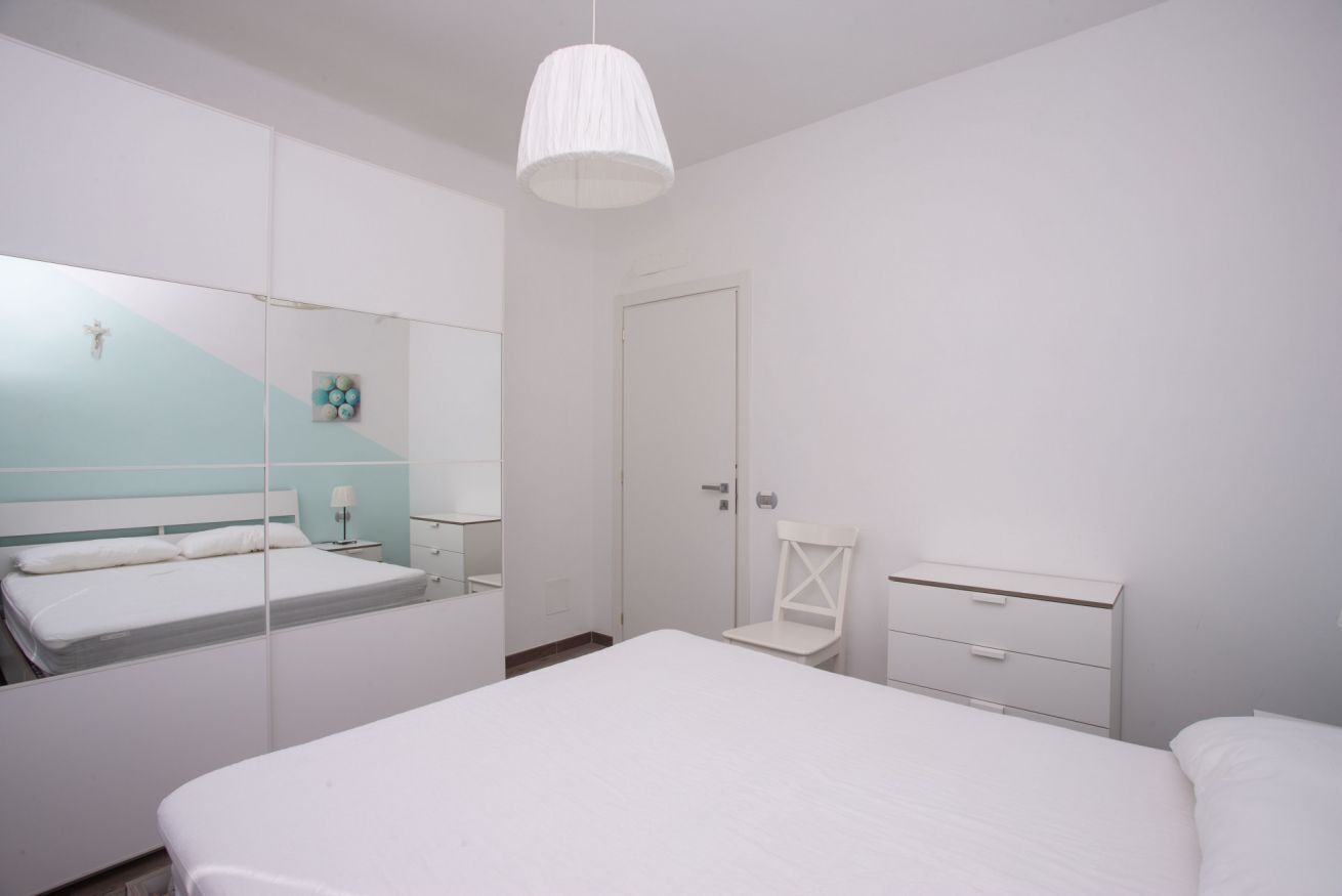 1 bedroom, bed sheets