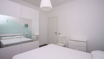 1 bedroom, bed sheets