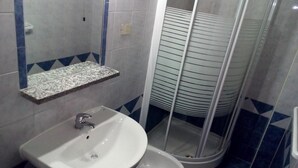 Bathroom - hotel tirreno (Milan)