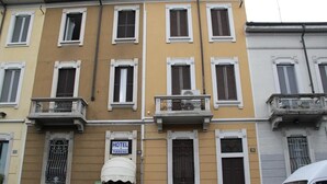 Property entrance - hotel tirreno (Milan)
