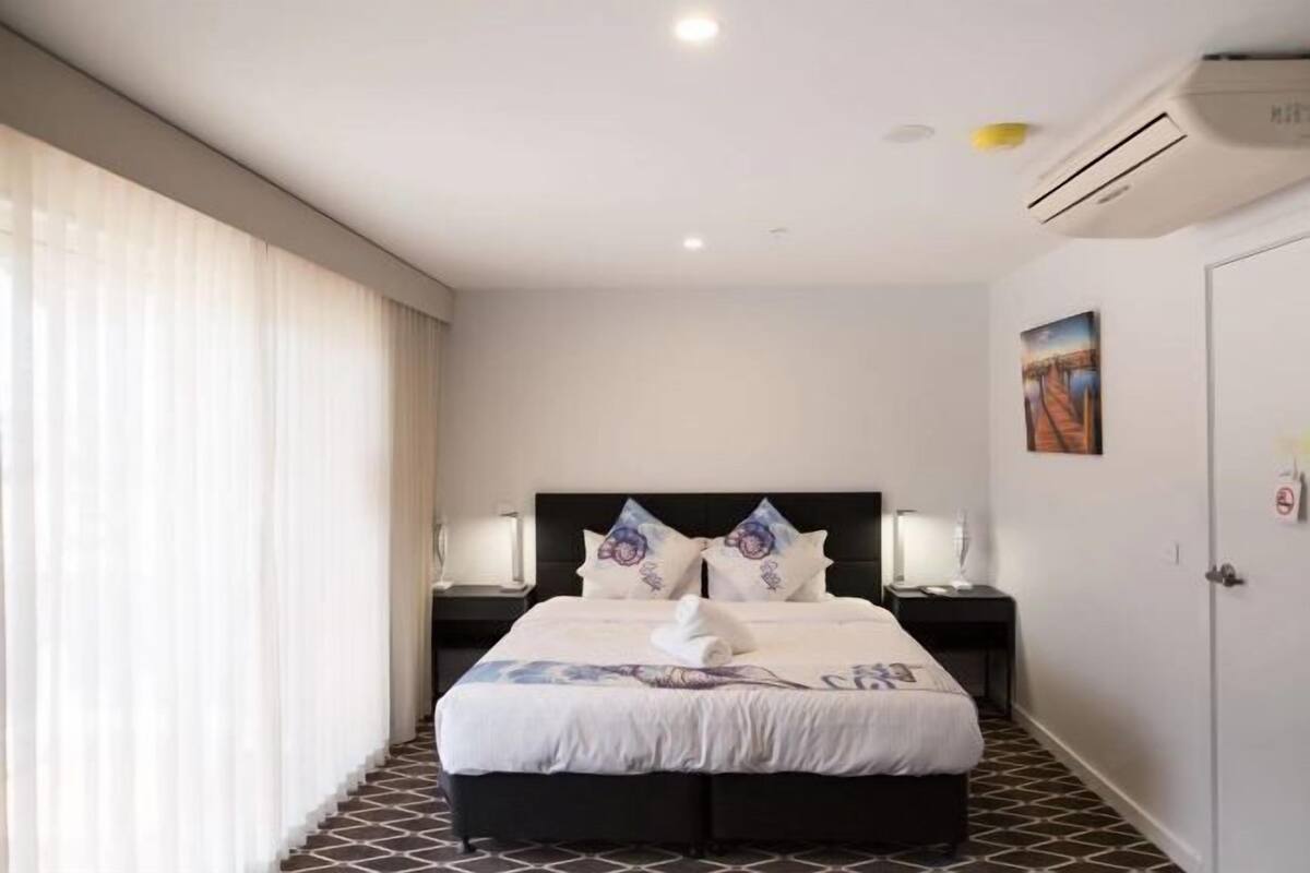 Premium bedding, iron/ironing board (on request), WiFi (free)