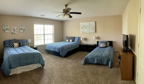 3 bedrooms, iron/ironing board, WiFi, bed sheets