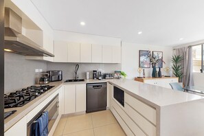 Fridge, microwave, oven, stovetop - Fully Furnished 2-Storey, 3 Bedroom Executive Penthouse Apartment (Crows Nest)