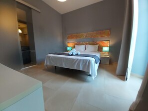 1 bedroom, iron/ironing board, Internet, bed sheets