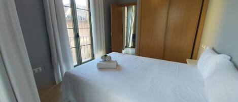 1 slaapkamer, een strijkplank/strijkijzer, internet, beddengoed