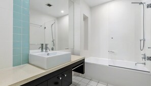 Combined shower/bathtub
