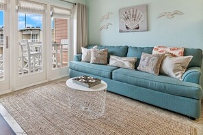 Smart TV, fireplace, DVD player, books - Spectacular BEACH & POOL VIEWS–Your Perfect Escape @ The Victorian, Galveston TX (Galveston)