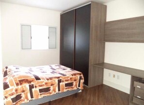 5 Schlafzimmer, Schreibtisch, WLAN
