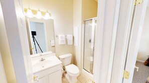 Shower, towels - Golf Villa in Little River (N103) (Little River)