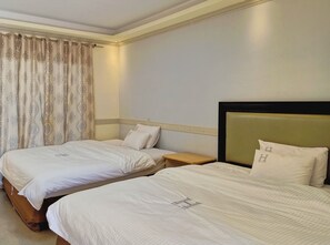 Free WiFi, bed sheets - Resort de Hera (Silang)