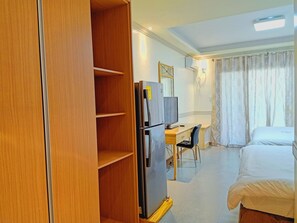 Basic Double Room | Free WiFi, bed sheets - Resort de Hera (Silang)