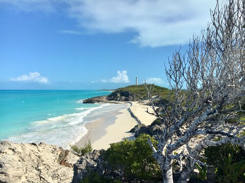 Perfect location for exploring The Exumas! Beautiful water views and comfort!