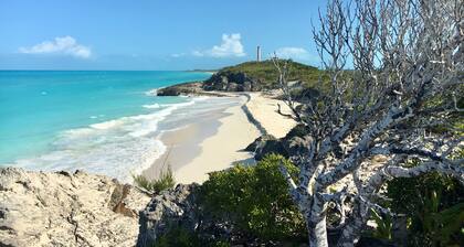 Perfect location for exploring The Exumas! Beautiful water views and comfort!