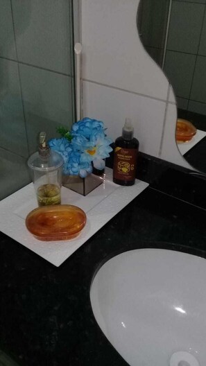 Comfort House | Bathroom | Shower, towels
