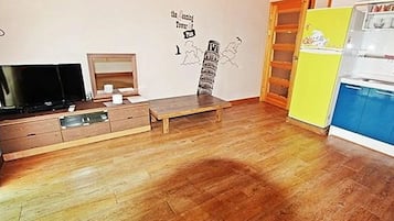 Family Room | Living area | Flat-screen TV