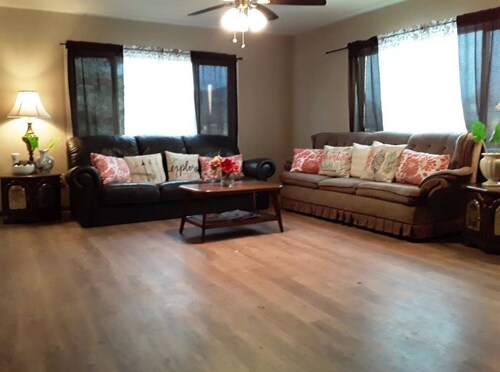 House  Perfect For Short/Long Term Stays!