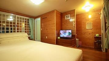 Comfort Room | Desk, free WiFi, bed sheets